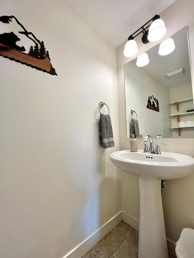 Perfect Base Invermere 3Bd Townhouse Mt Views With Garage Exterior foto